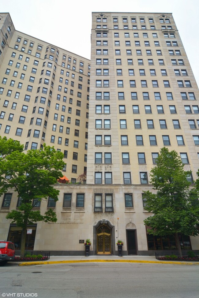 Foto del edificio - 2000 N Lincoln Park W