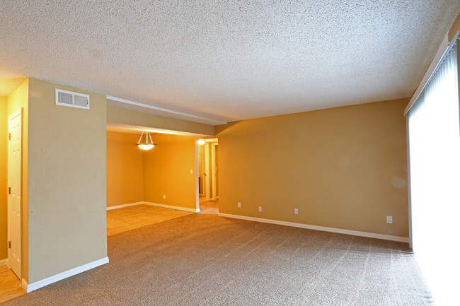 Living Room - Foxcroft Apartments