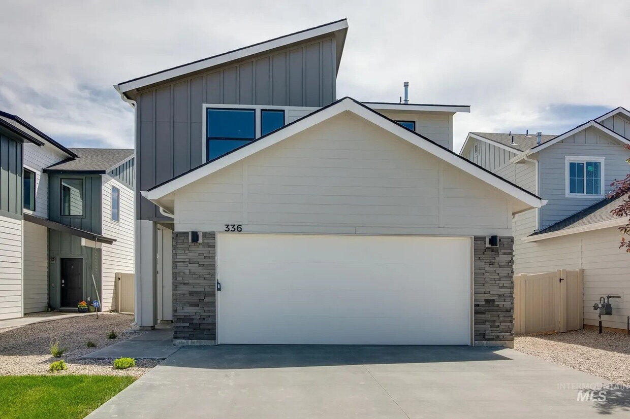 Primary Photo - 336 S Calf Crk Ave