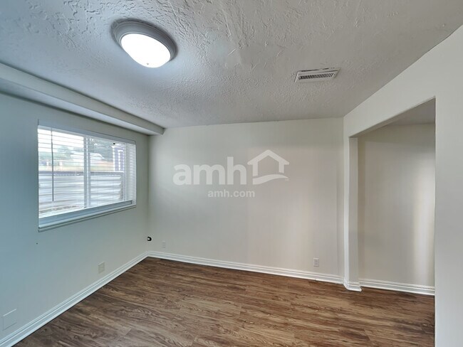 Foto del edificio - 2408 N 875 W