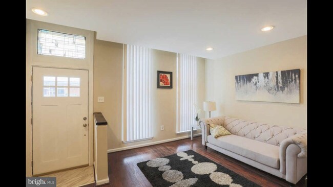 Building Photo - 1404 E Biddle St