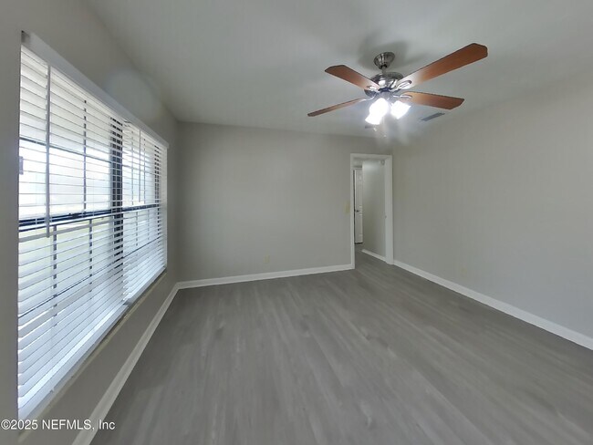 Foto del edificio - 10506 Dodd Rd