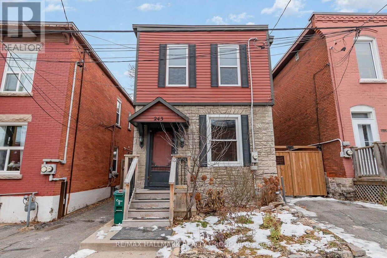 Primary Photo - 243 Booth St
