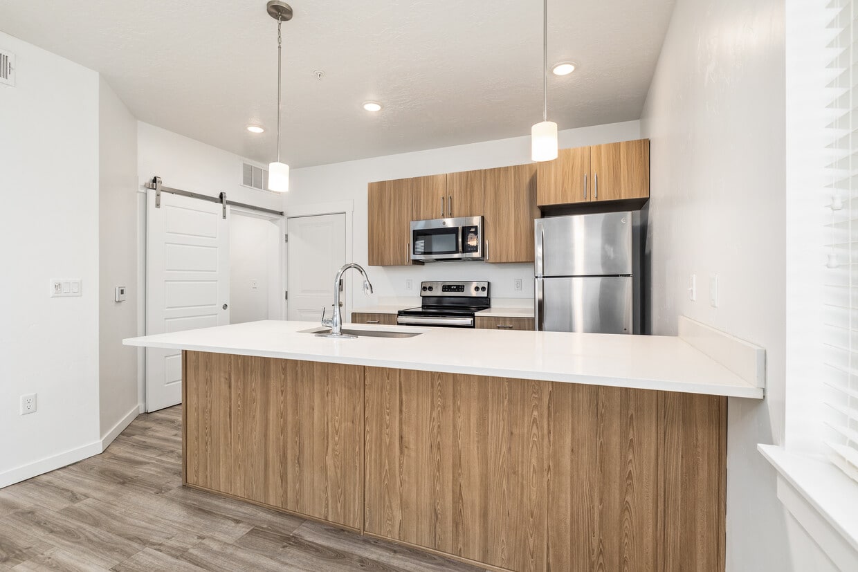 Foto principal - Village East Apartments & Townhomes