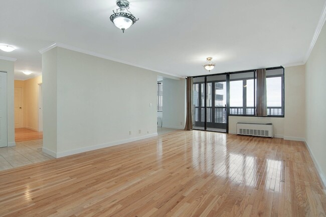 Building Photo - 300 Winston Dr