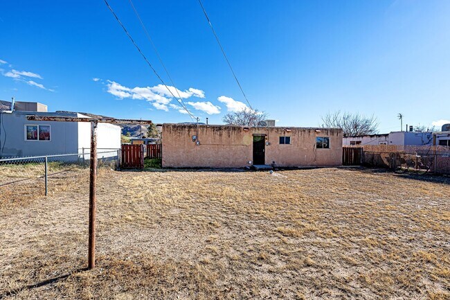 Foto del edificio - Move-in Special - 3 Bedroom 1 Bath Home