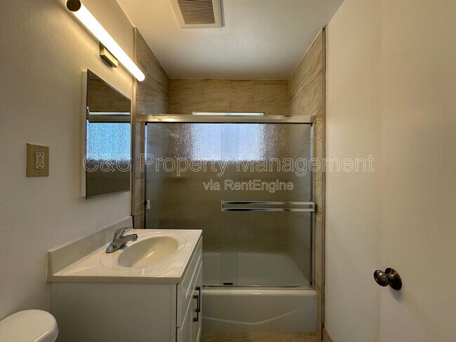 Foto del edificio - 922 Lupin Dr