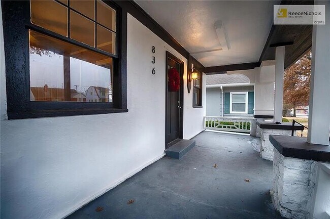 Foto del edificio - Waldo charmer is ready for move in!