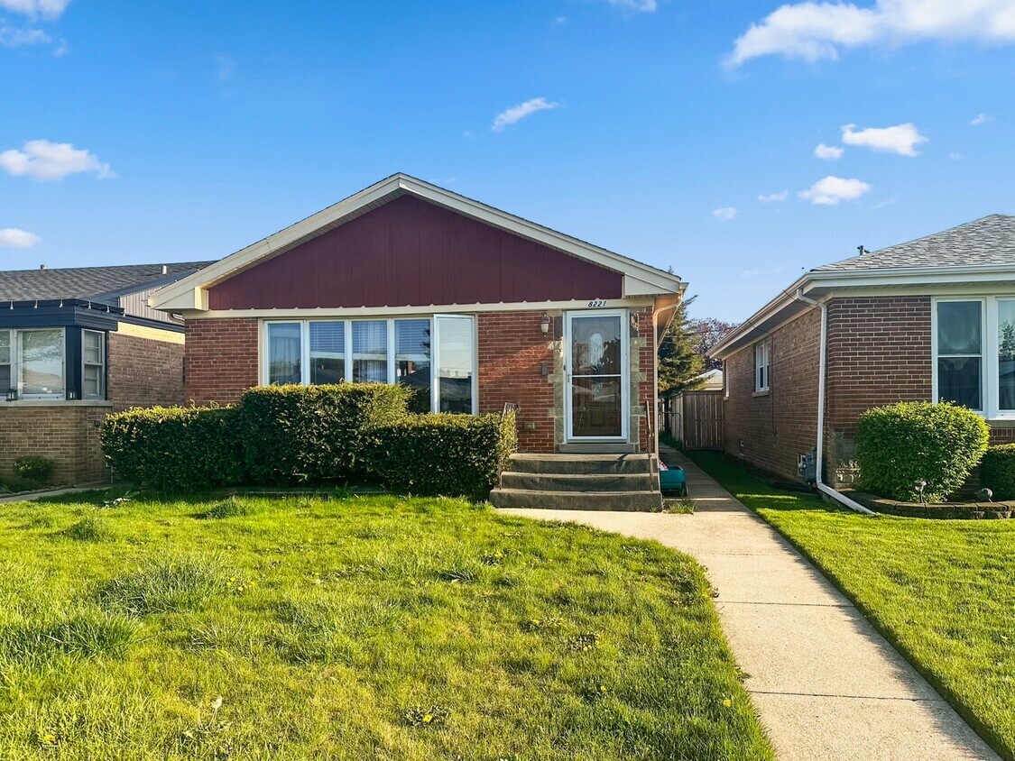 Primary Photo - 8221 Giddings St