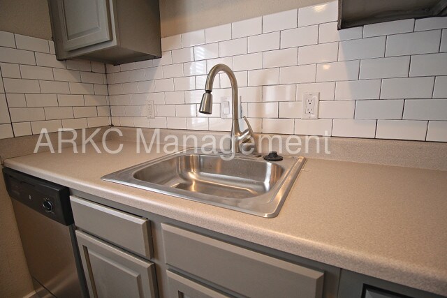 Foto del edificio - 3745 Warwick Blvd