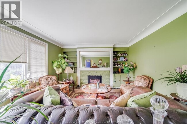 Building Photo - 3985 Roseland Dr E