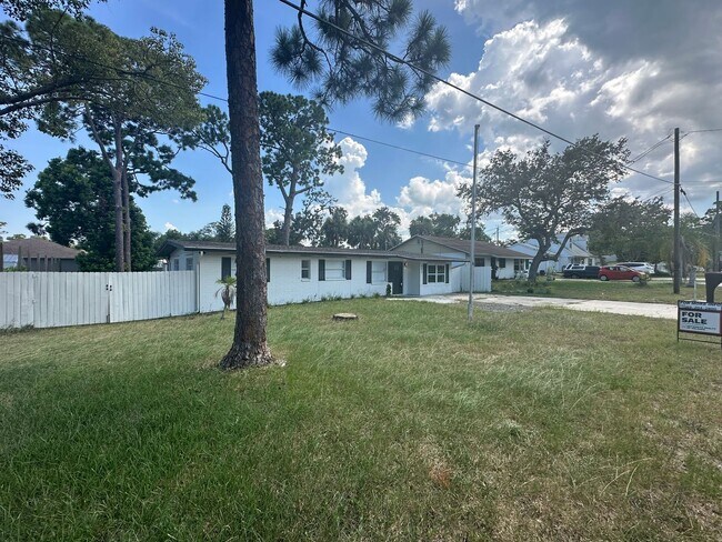 Building Photo - Recently Remodeled 3br/2ba New Smyrna Beac...