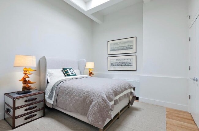 Building Photo - 90 Horatio St