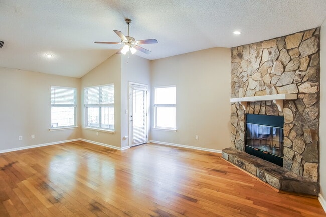 Building Photo - 247 Sondra Cove Trail E