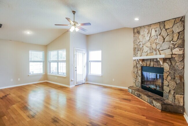 Foto del edificio - 247 Sondra Cove Trail E