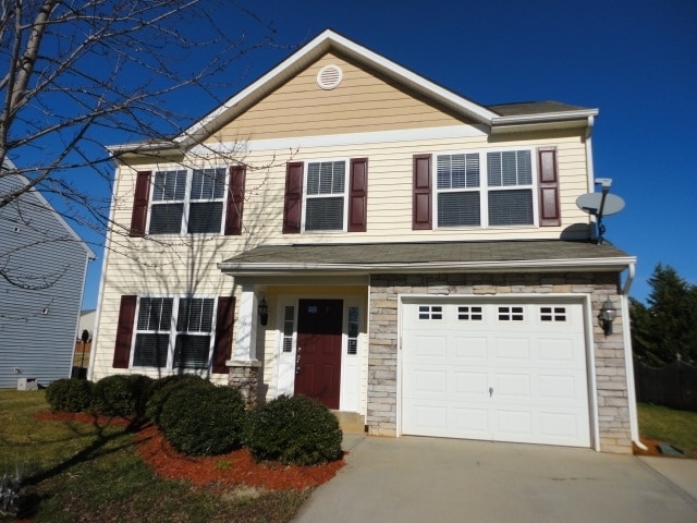 Building Photo - 611 Blue Lake Dr