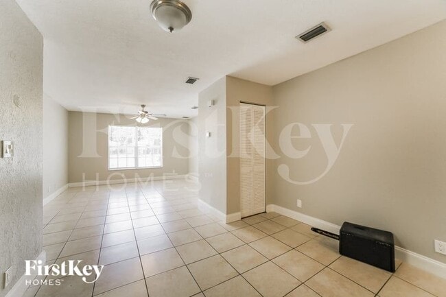Foto del edificio - 341 NE 34th Ct