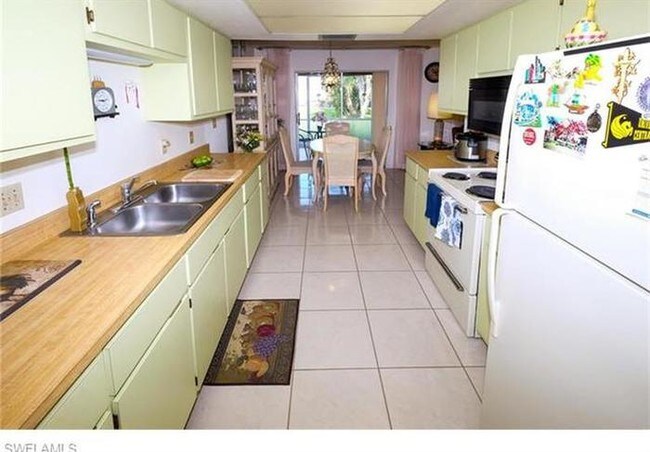 Foto del edificio - 2710 SW 3rd Pl, Cape Coral, FL 33914