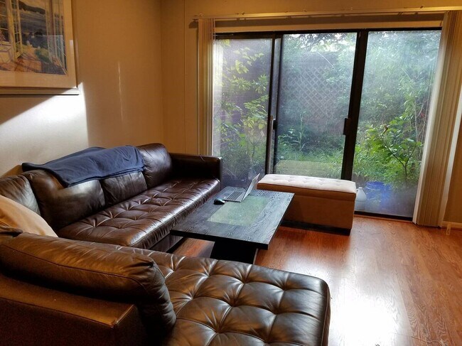 Foto del edificio - 7447 Cambridge St