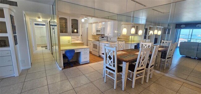 Foto del edificio - 10355 Paradise Blvd