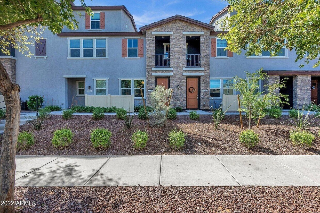 Building Photo - 2286 E Hidalgo Ave