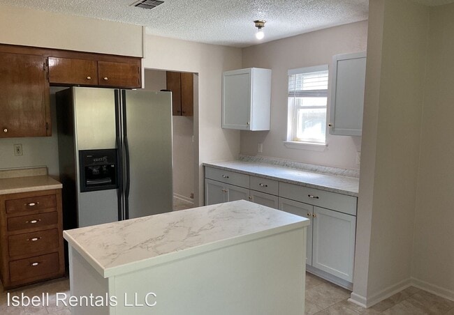 Building Photo - 4 br, 2 bath House - 421 Carothers Street