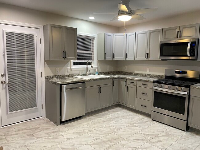 Foto del edificio - 2601 Cherry Tree Dr