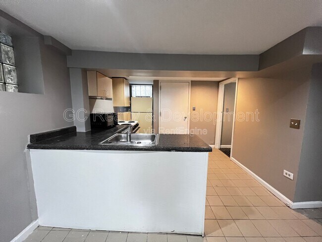 Foto del edificio - 2227 N Clybourn Ave