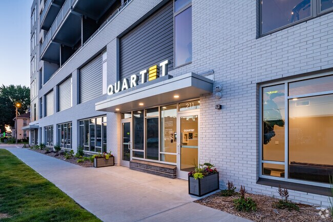 Entrada - Quartet Apartments