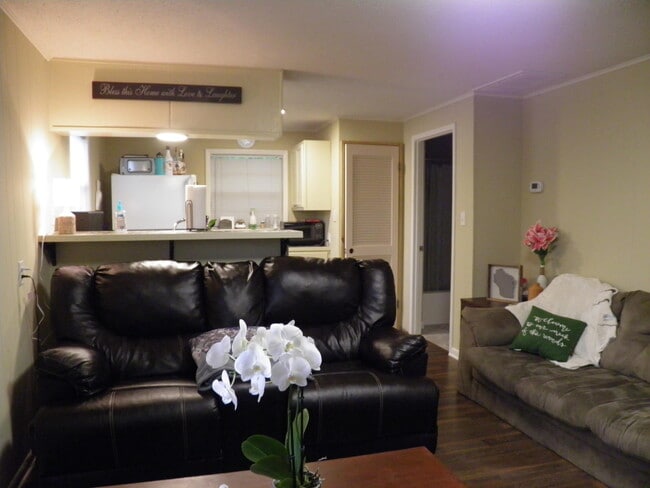 Building Photo - 402 Marlowe Dr