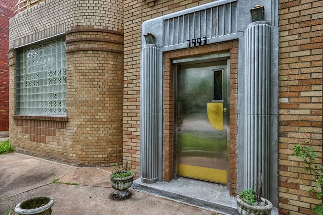 Building Photo - 7943 Delmar Blvd