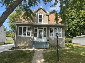 Building Photo - 2209 1st St
