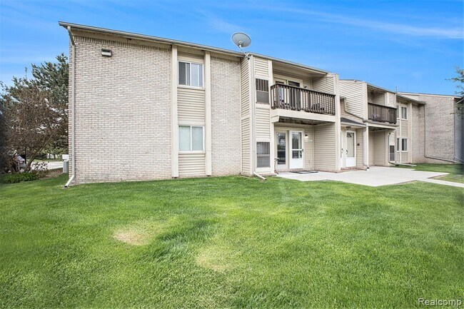 Foto del edificio - 15054 Riverside Dr