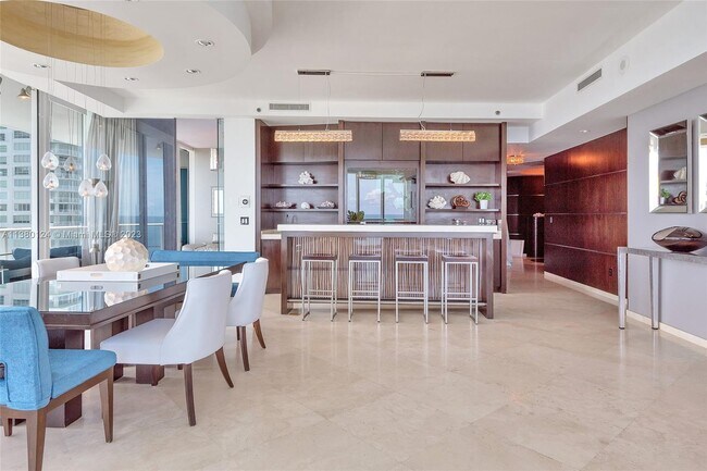 Foto del edificio - 100 South Pointe Dr
