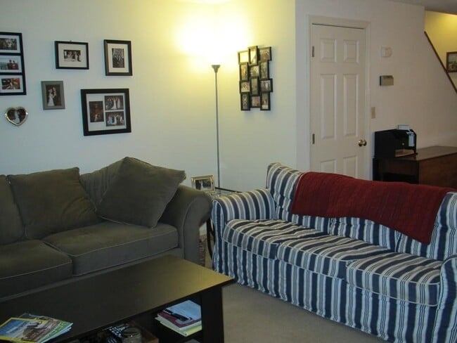 Building Photo - 299 River St