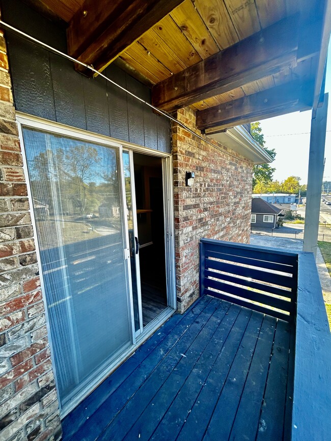 Building Photo - Glen Oaks Apartments