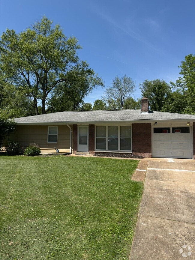 Building Photo - 42 Rolling Hills Dr