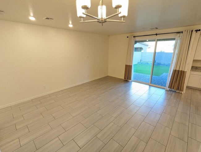 Building Photo - 1310 Ossa St