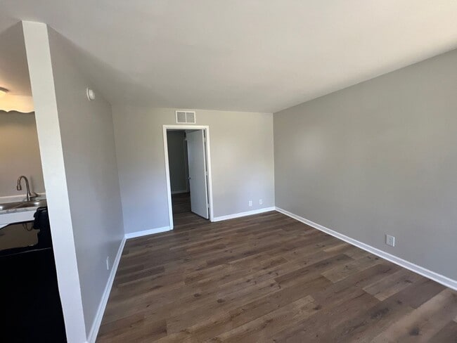 Interior Photo - Forty West