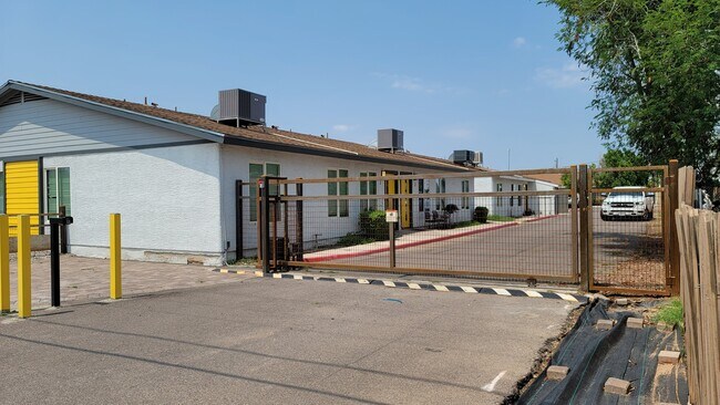 Foto del edificio - 2232 E Roosevelt St