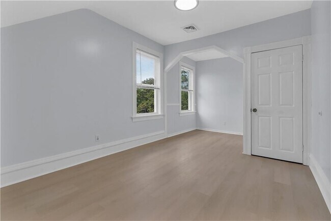 Building Photo - 131 Wendell St