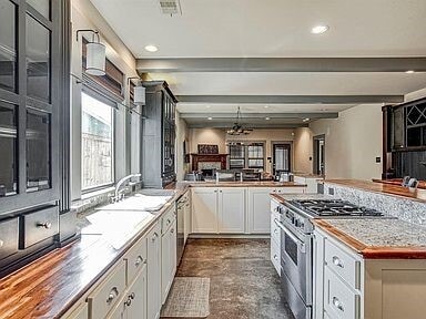 Foto del edificio - 304 E Franklin St