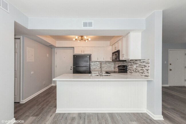 Building Photo - 9837 Treetop Dr