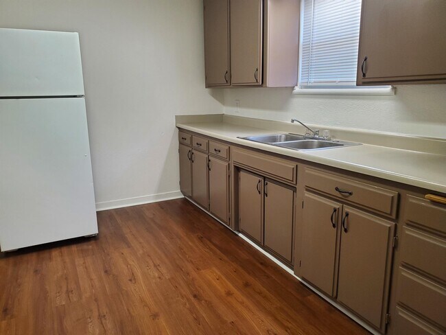 Foto del edificio - 430 Robinson Ave