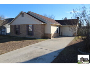 Building Photo - 2404 Fieldstone Dr