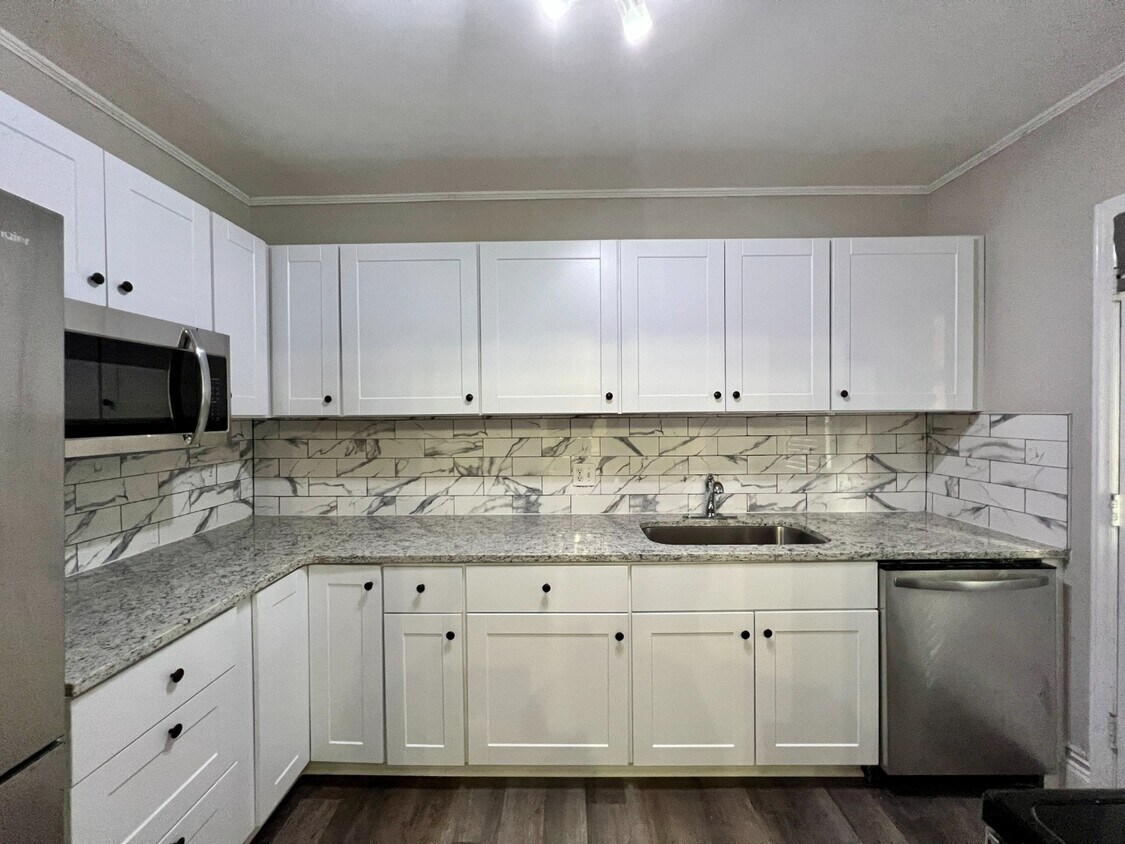 Foto principal - Freshly Painted Elizabeth Townhome