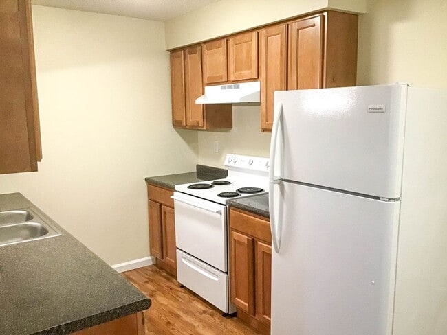 Building Photo - Warsaw Apartments