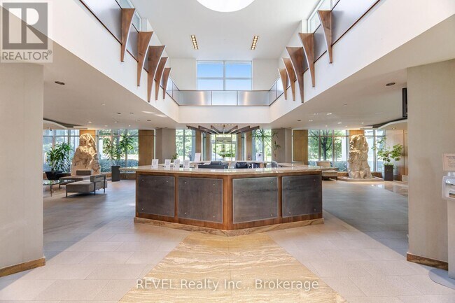 Photo du bâtiment - 2119-2119 Lake Shore Blvd W