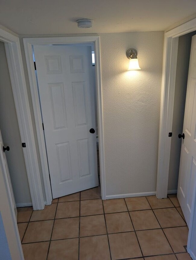 Building Photo - 1/2 MONTH FREE ON 12 MONTH LEASE AND MOVE ...