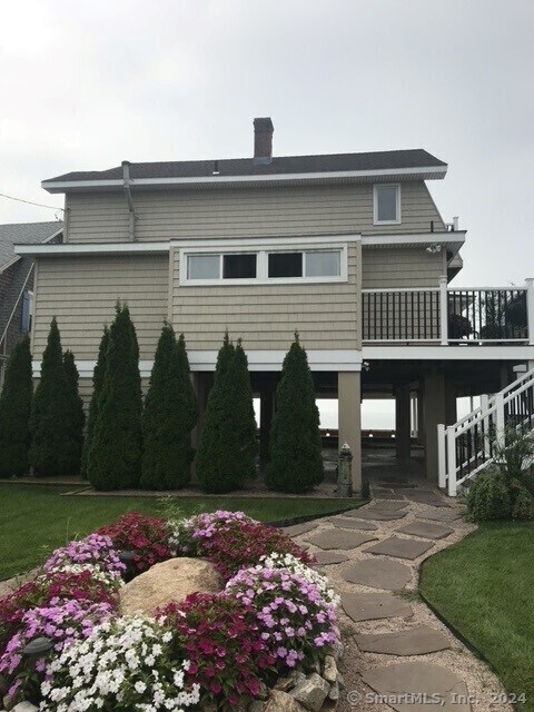 Building Photo - 318 Cosey Beach Ave